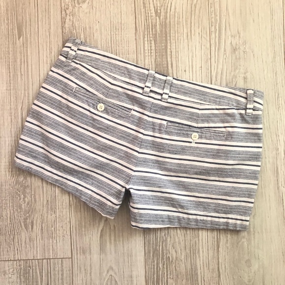 Women’s GAP 3 inch shorts - Picture 11 of 15